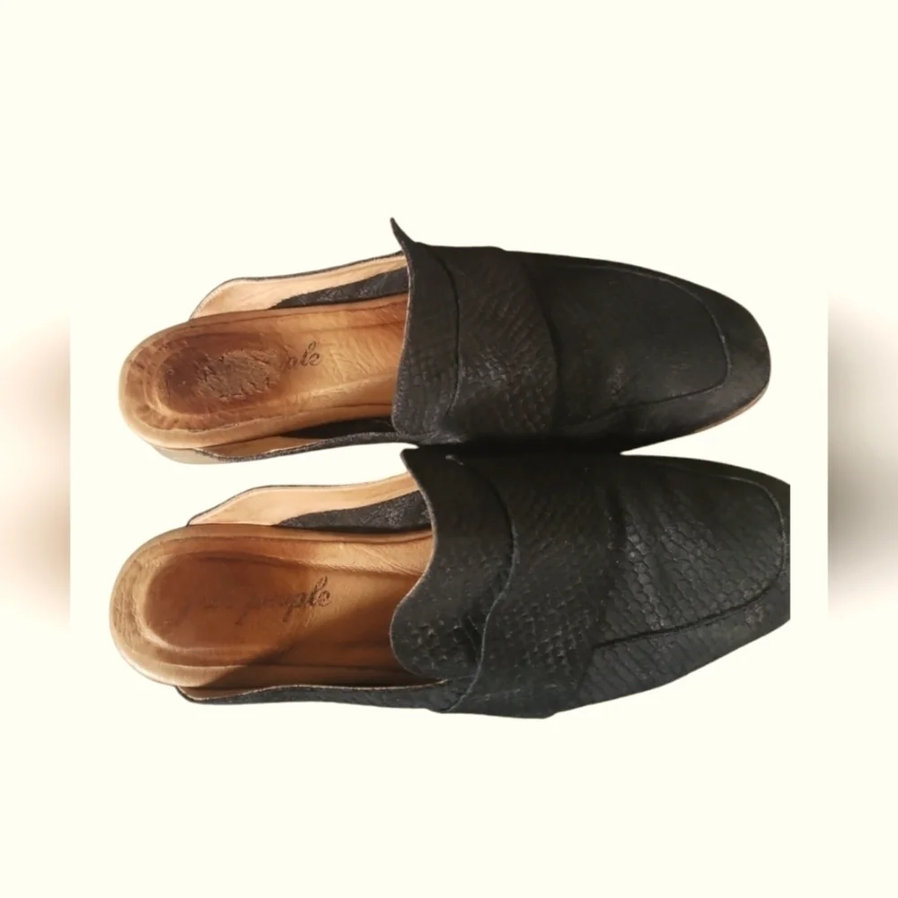 Free People At Ease Snakeskin Embossed Suede Leather Black Slip on Mules Sz 40